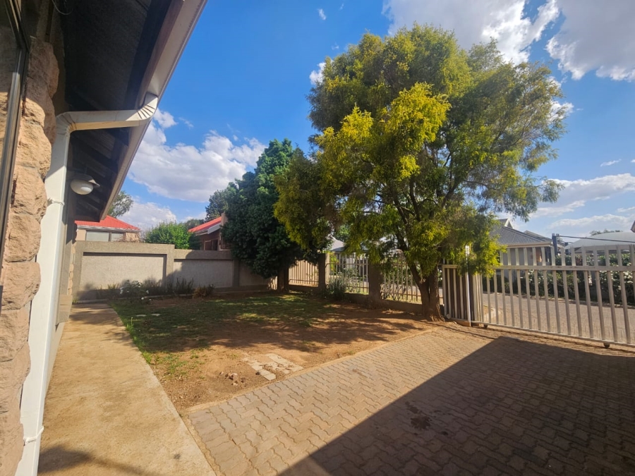 To Let 3 Bedroom Property for Rent in Rensburg Gauteng