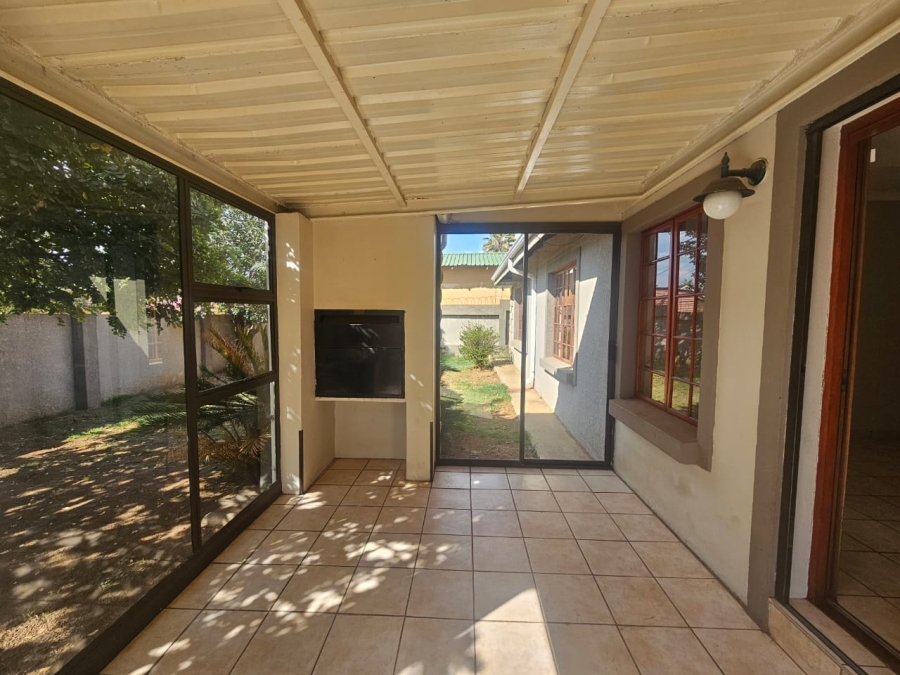 To Let 3 Bedroom Property for Rent in Rensburg Gauteng