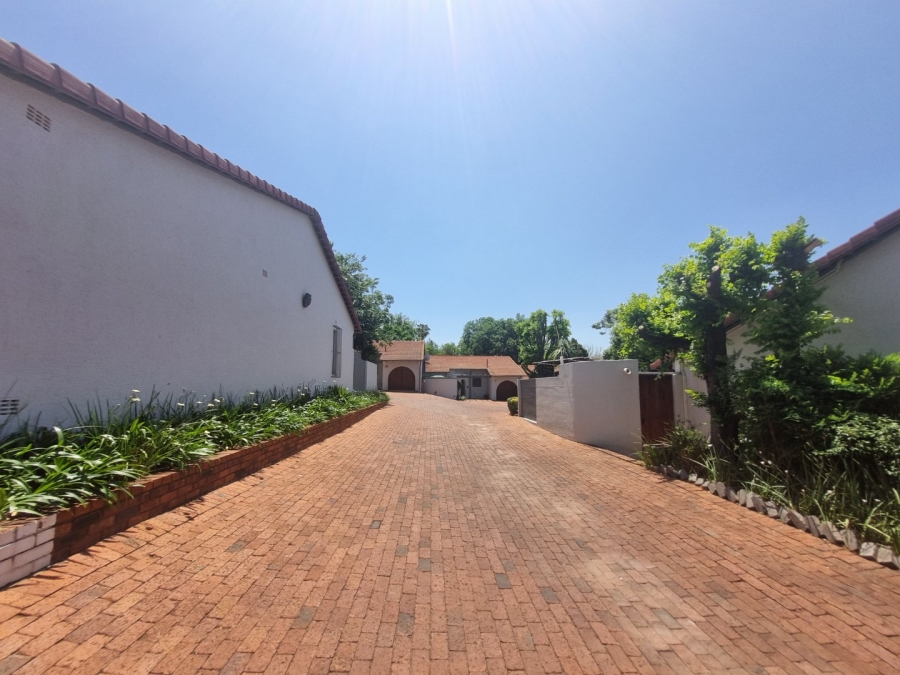 To Let 3 Bedroom Property for Rent in Bryanston Gauteng