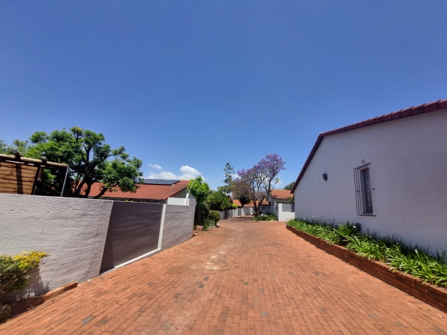 To Let 3 Bedroom Property for Rent in Bryanston Gauteng