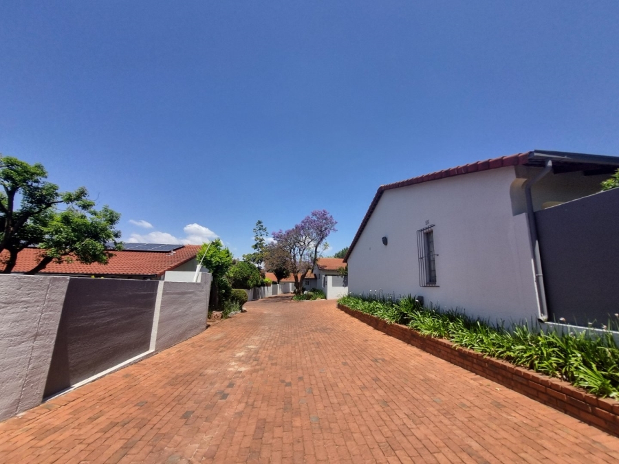 To Let 3 Bedroom Property for Rent in Bryanston Gauteng