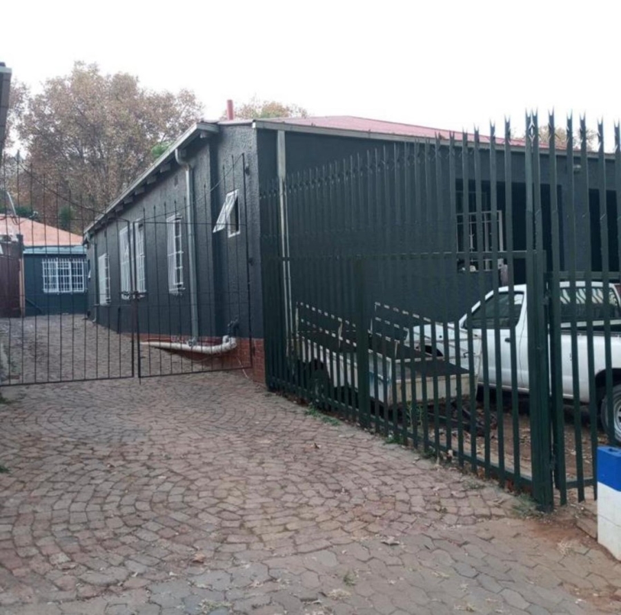 6 Bedroom Property for Sale in Bezuidenhout Valley Gauteng