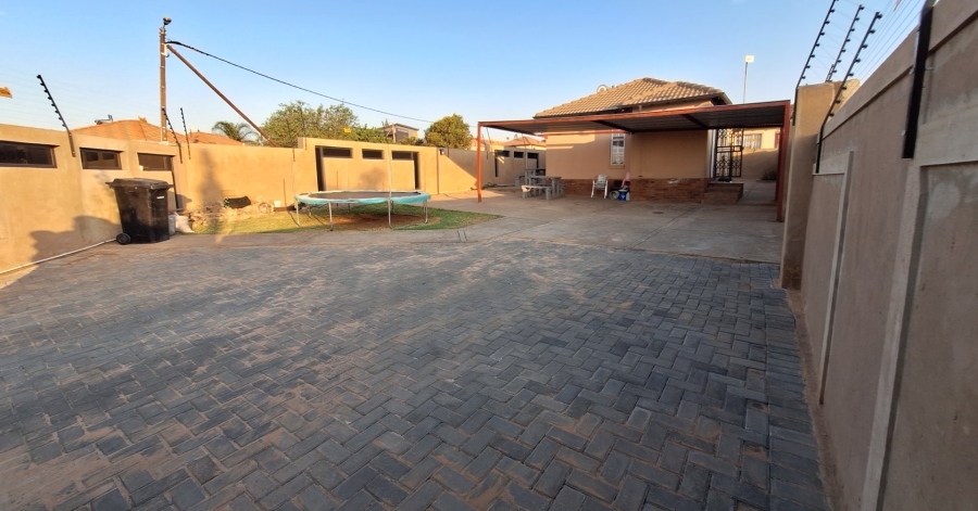 2 Bedroom Property for Sale in Glenway Estate Gauteng