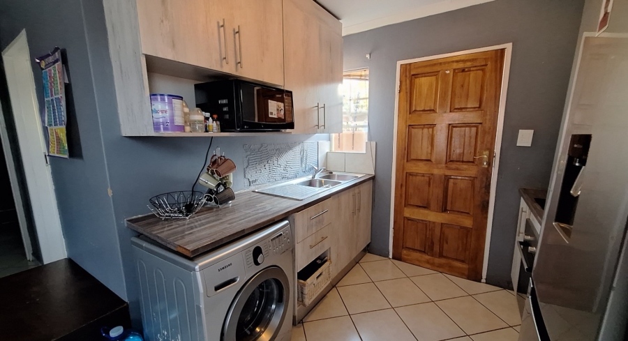 2 Bedroom Property for Sale in Glenway Estate Gauteng