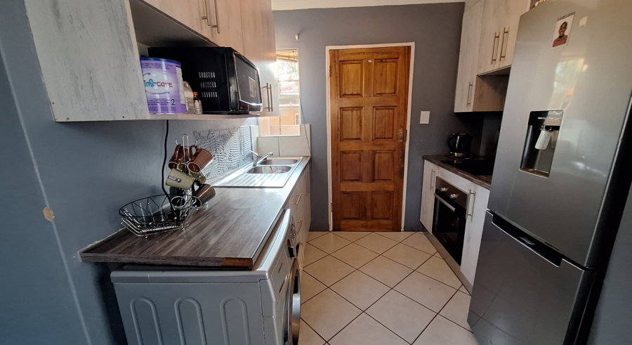 2 Bedroom Property for Sale in Glenway Estate Gauteng