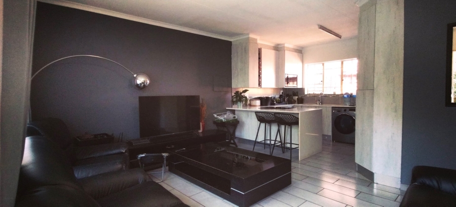 2 Bedroom Property for Sale in Zwartkop Gauteng