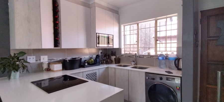 2 Bedroom Property for Sale in Zwartkop Gauteng