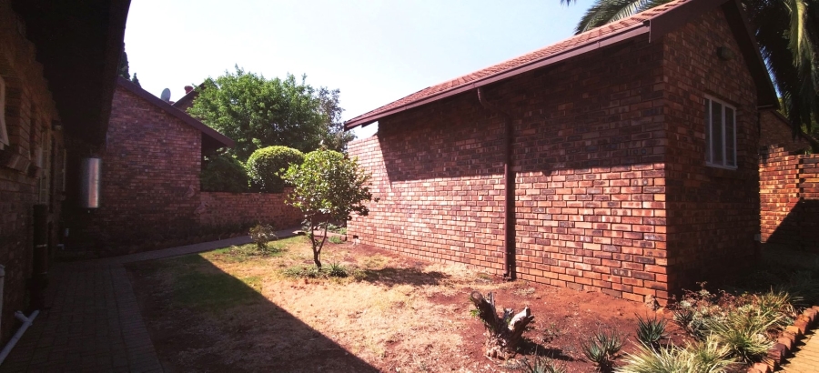 2 Bedroom Property for Sale in Zwartkop Gauteng