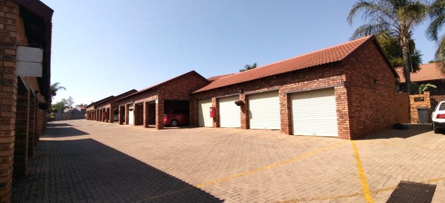 2 Bedroom Property for Sale in Zwartkop Gauteng