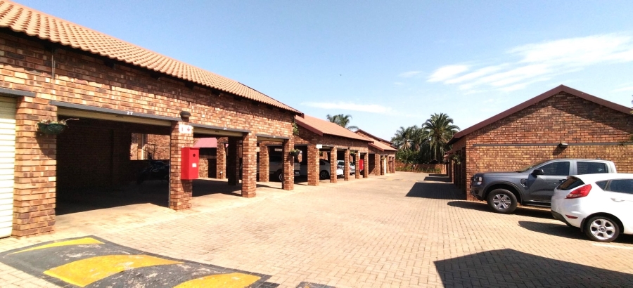 2 Bedroom Property for Sale in Zwartkop Gauteng