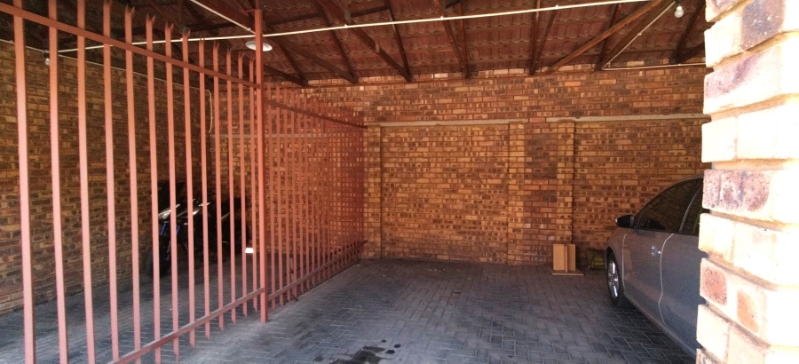 2 Bedroom Property for Sale in Zwartkop Gauteng