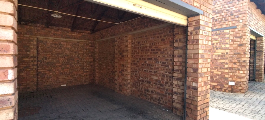 2 Bedroom Property for Sale in Zwartkop Gauteng