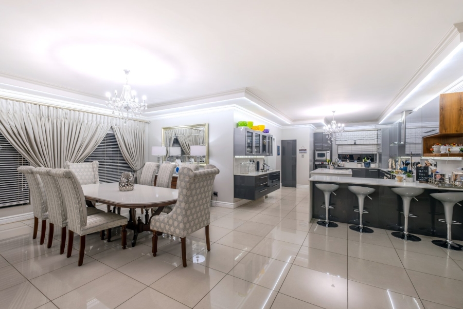 5 Bedroom Property for Sale in The Wilds Gauteng