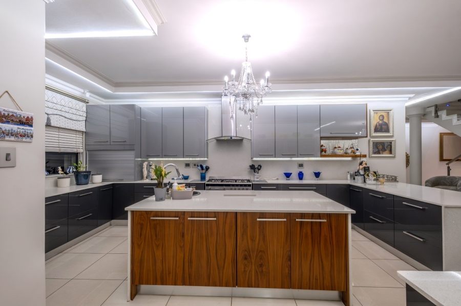 5 Bedroom Property for Sale in The Wilds Gauteng