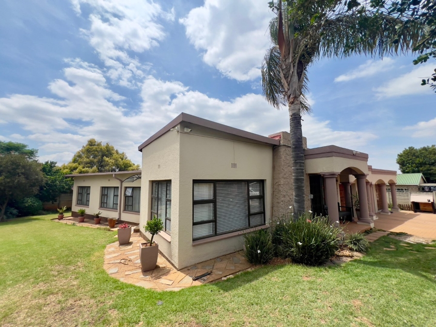 3 Bedroom Property for Sale in Edleen Gauteng