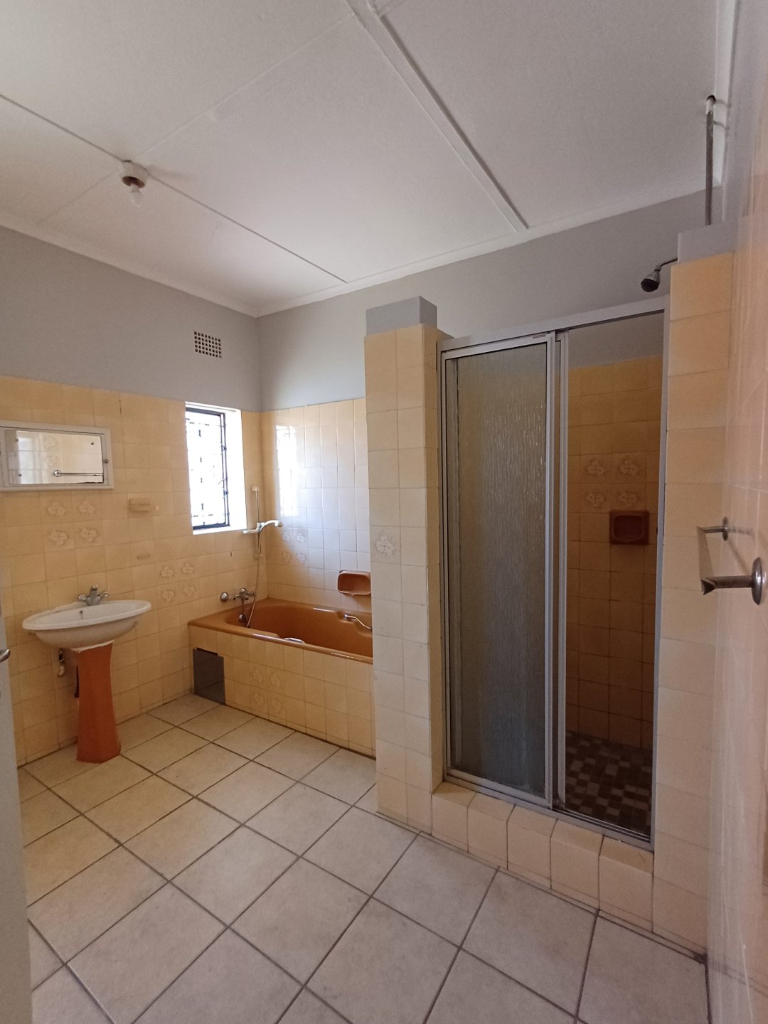 To Let 3 Bedroom Property for Rent in Cyrildene Gauteng