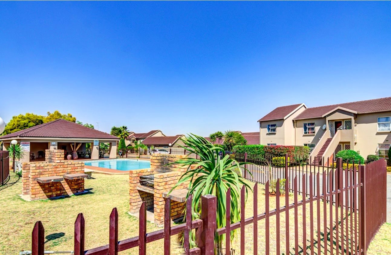 2 Bedroom Property for Sale in Bonaero Park Gauteng