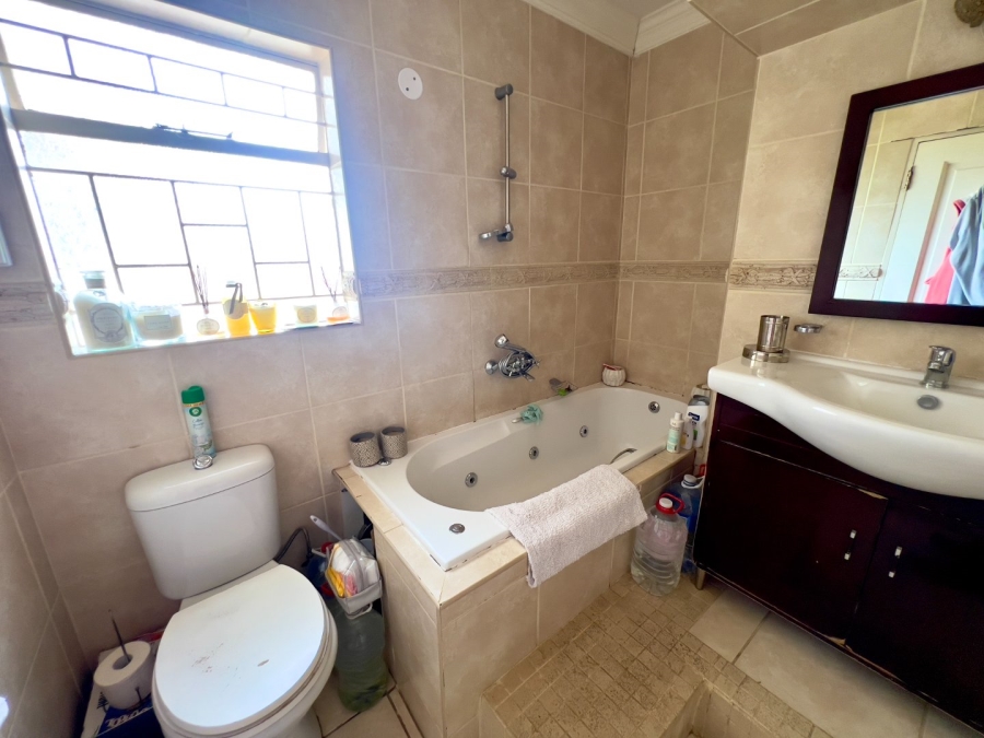 7 Bedroom Property for Sale in Waterkloof Ridge Gauteng