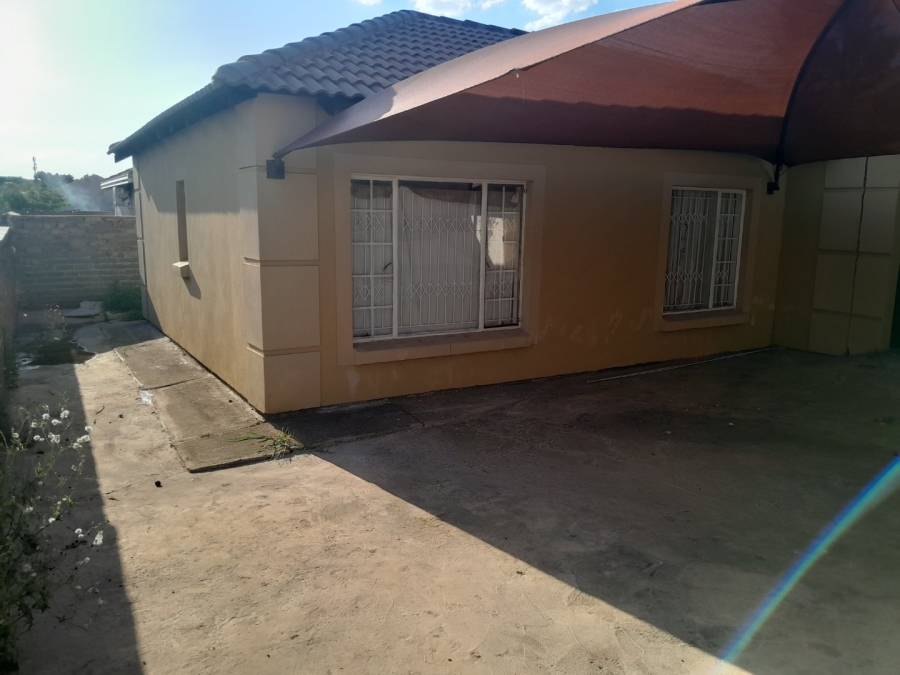 To Let 3 Bedroom Property for Rent in Nkwe Estate Gauteng