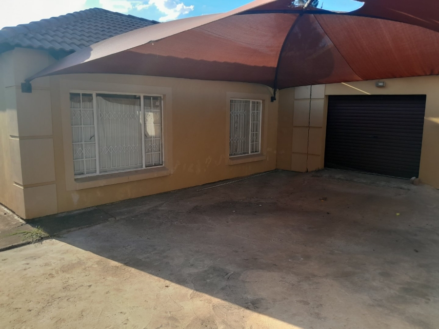 To Let 3 Bedroom Property for Rent in Nkwe Estate Gauteng