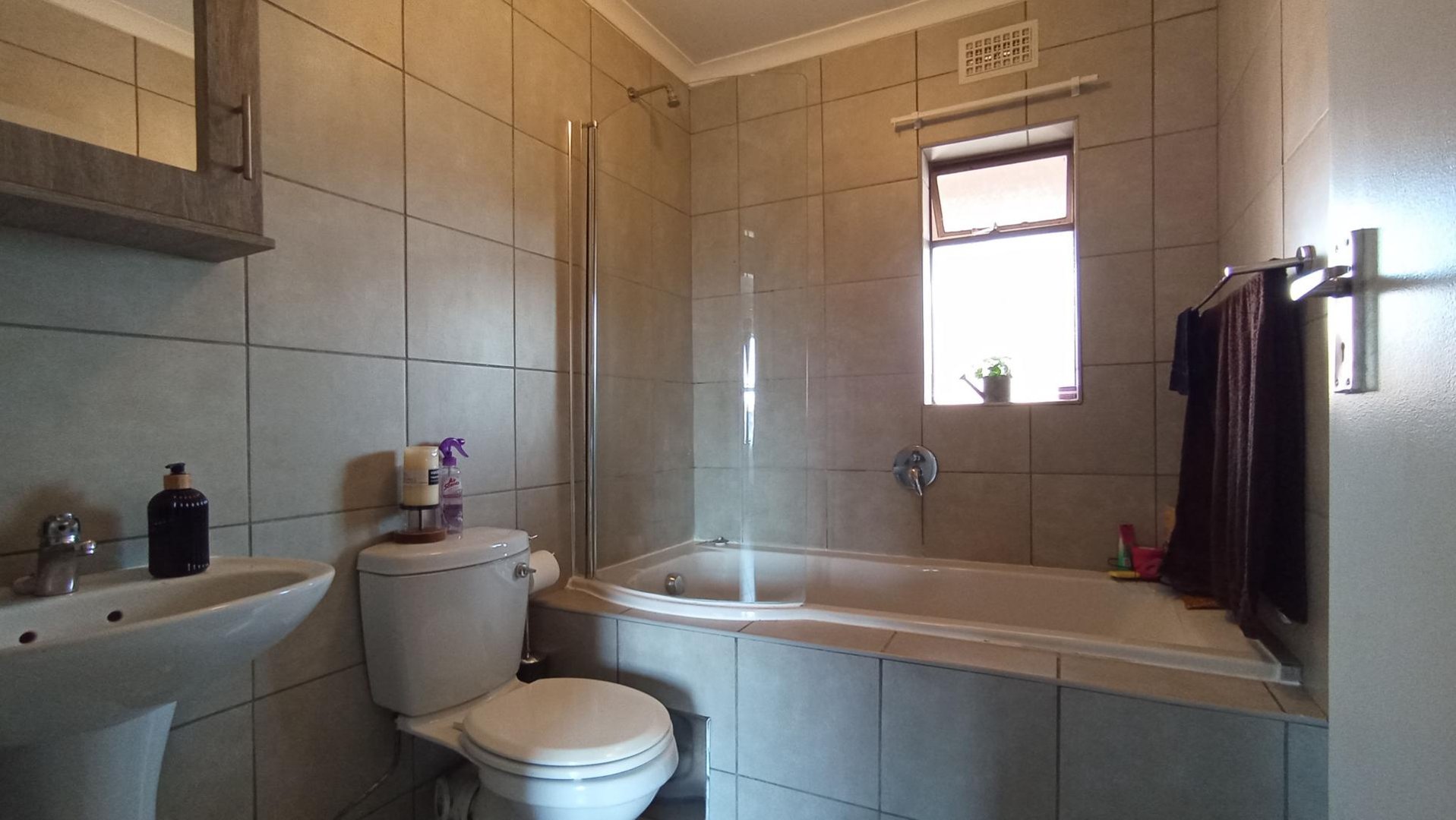 2 Bedroom Property for Sale in Monavoni Gauteng