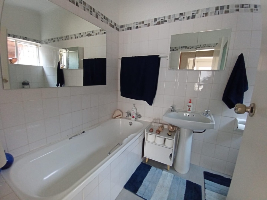 2 Bedroom Property for Sale in Paardekraal Gauteng