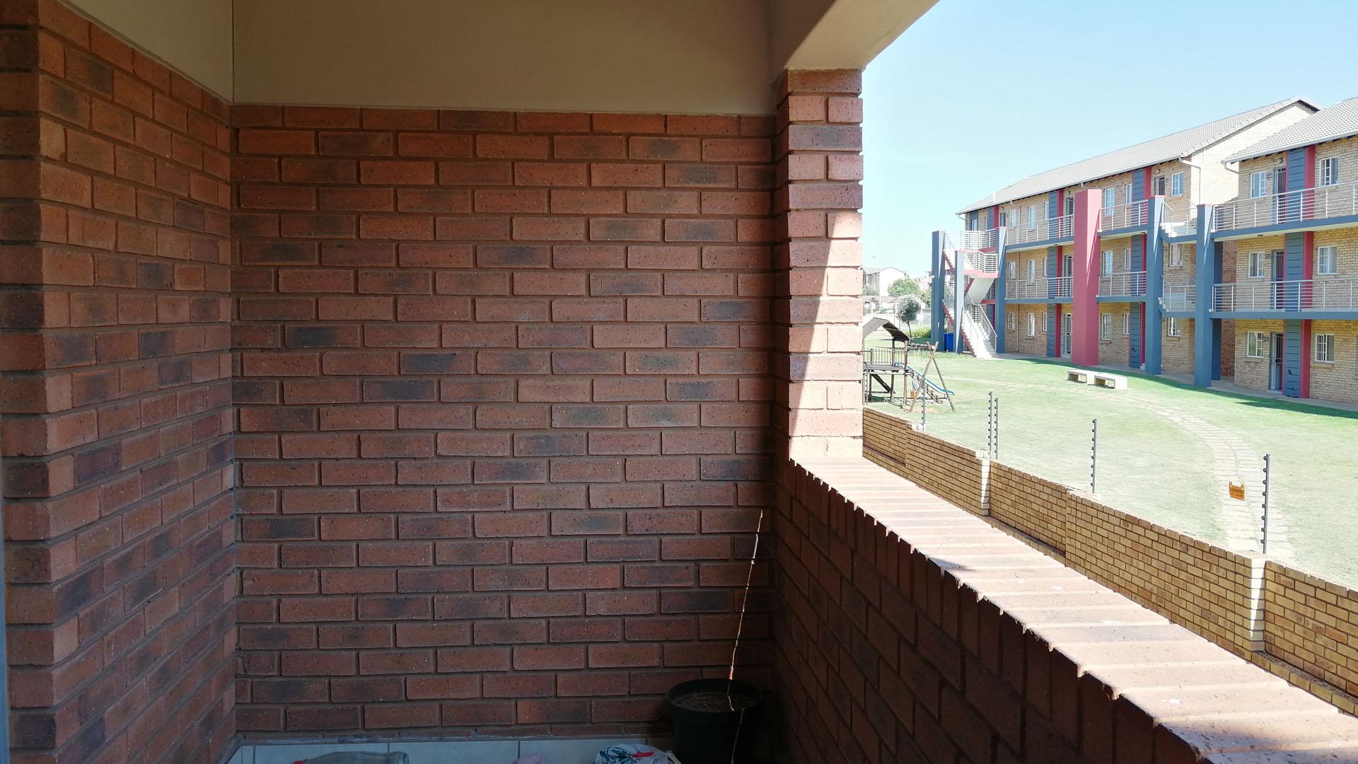 2 Bedroom Property for Sale in Monavoni Gauteng