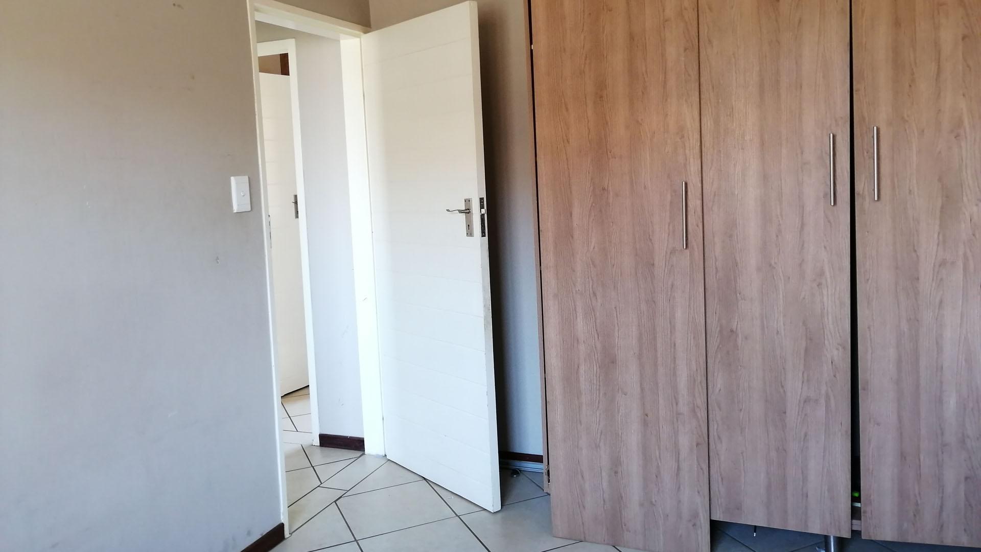 2 Bedroom Property for Sale in Monavoni Gauteng