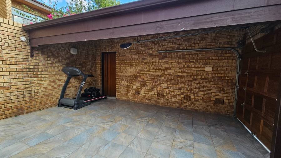 4 Bedroom Property for Sale in Bedford Gardens Gauteng