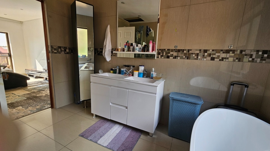 4 Bedroom Property for Sale in Bedford Gardens Gauteng