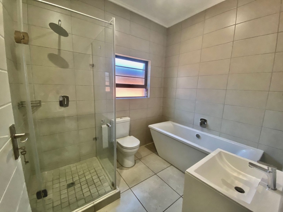 To Let 3 Bedroom Property for Rent in Vorna Valley Gauteng