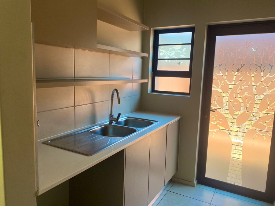 To Let 3 Bedroom Property for Rent in Vorna Valley Gauteng