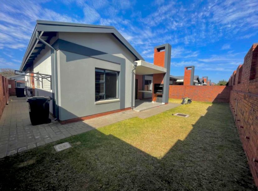 To Let 3 Bedroom Property for Rent in Vorna Valley Gauteng