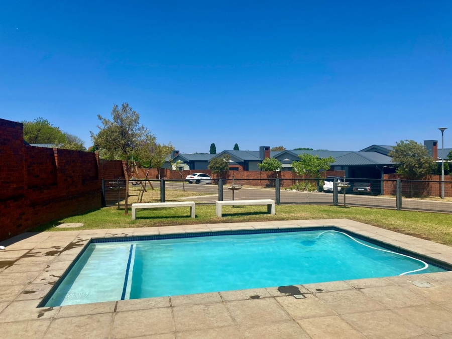 To Let 3 Bedroom Property for Rent in Vorna Valley Gauteng