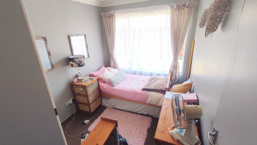 3 Bedroom Property for Sale in Rooihuiskraal North Gauteng