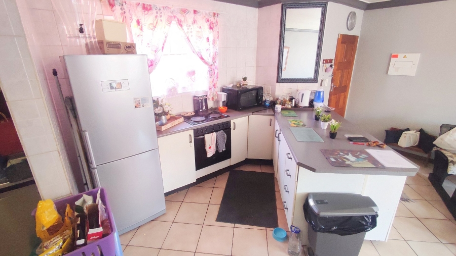 3 Bedroom Property for Sale in Rooihuiskraal North Gauteng