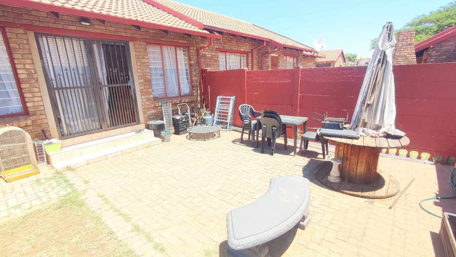 3 Bedroom Property for Sale in Rooihuiskraal North Gauteng