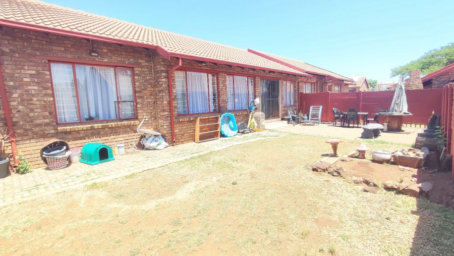 3 Bedroom Property for Sale in Rooihuiskraal North Gauteng