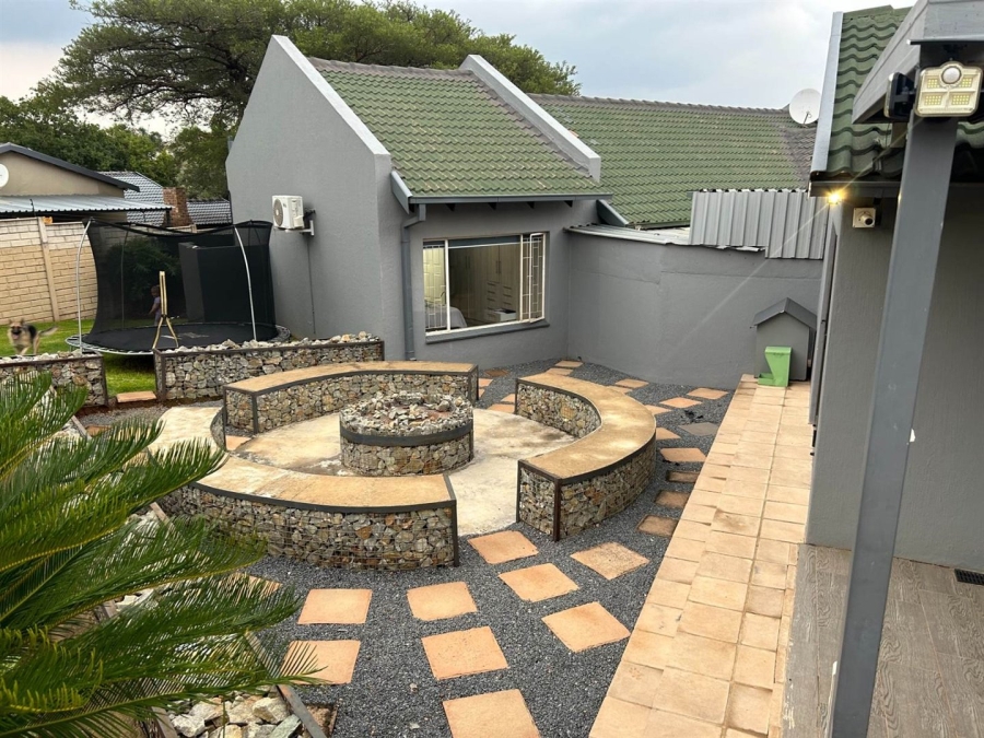 4 Bedroom Property for Sale in Pierre Van Ryneveld Gauteng