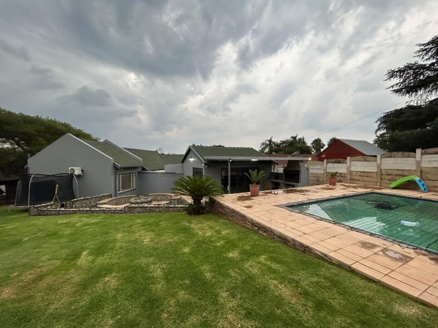 4 Bedroom Property for Sale in Pierre Van Ryneveld Gauteng