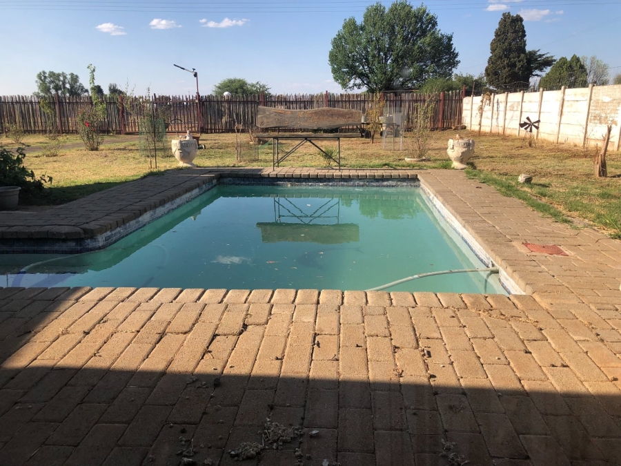 3 Bedroom Property for Sale in Mullerstuine Gauteng