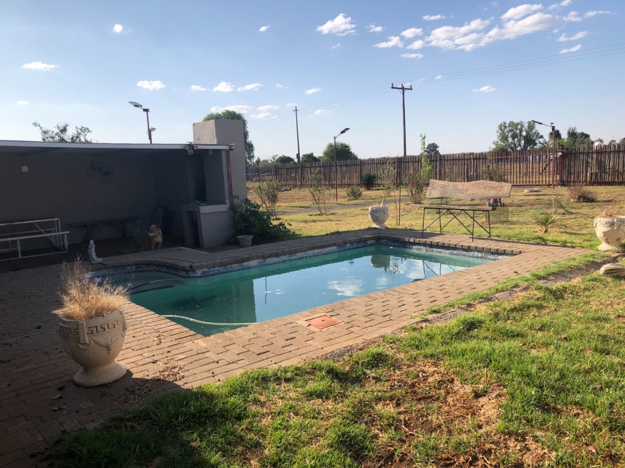 3 Bedroom Property for Sale in Mullerstuine Gauteng