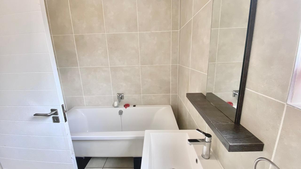 3 Bedroom Property for Sale in Oakdene Gauteng