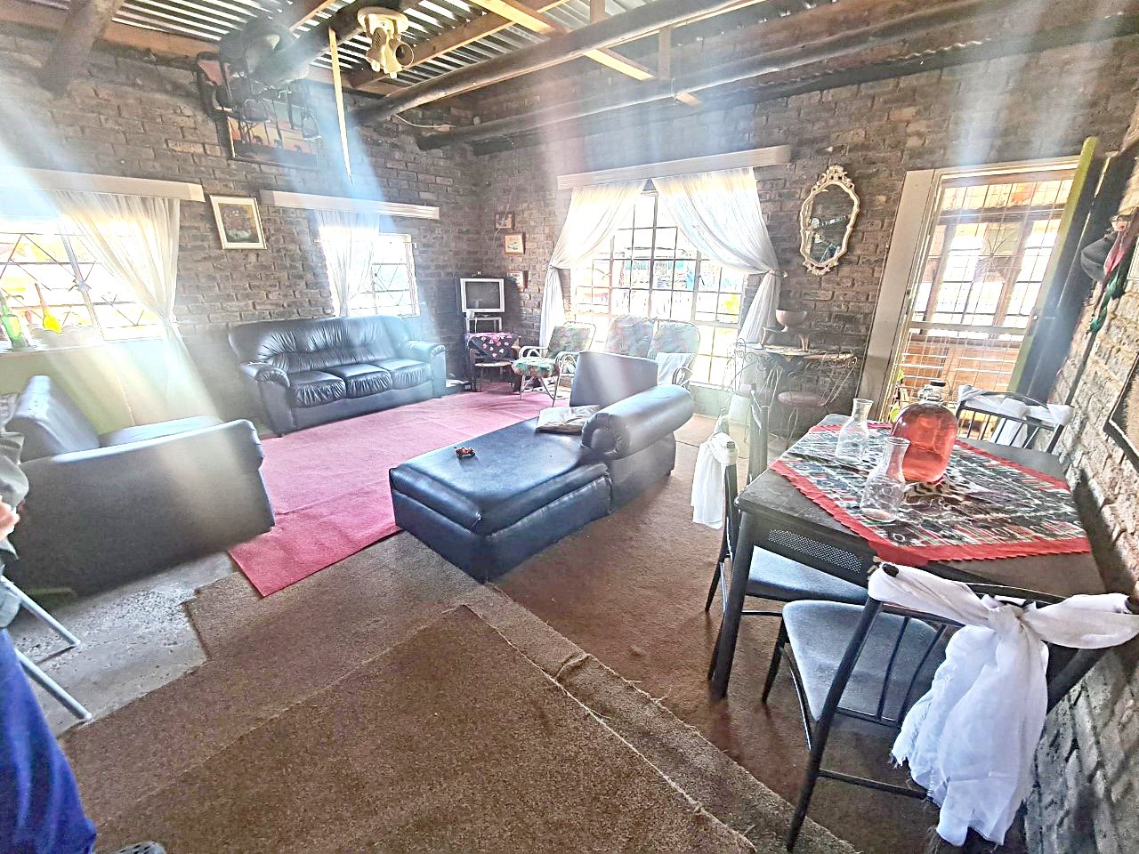 6 Bedroom Property for Sale in Endicott Gauteng