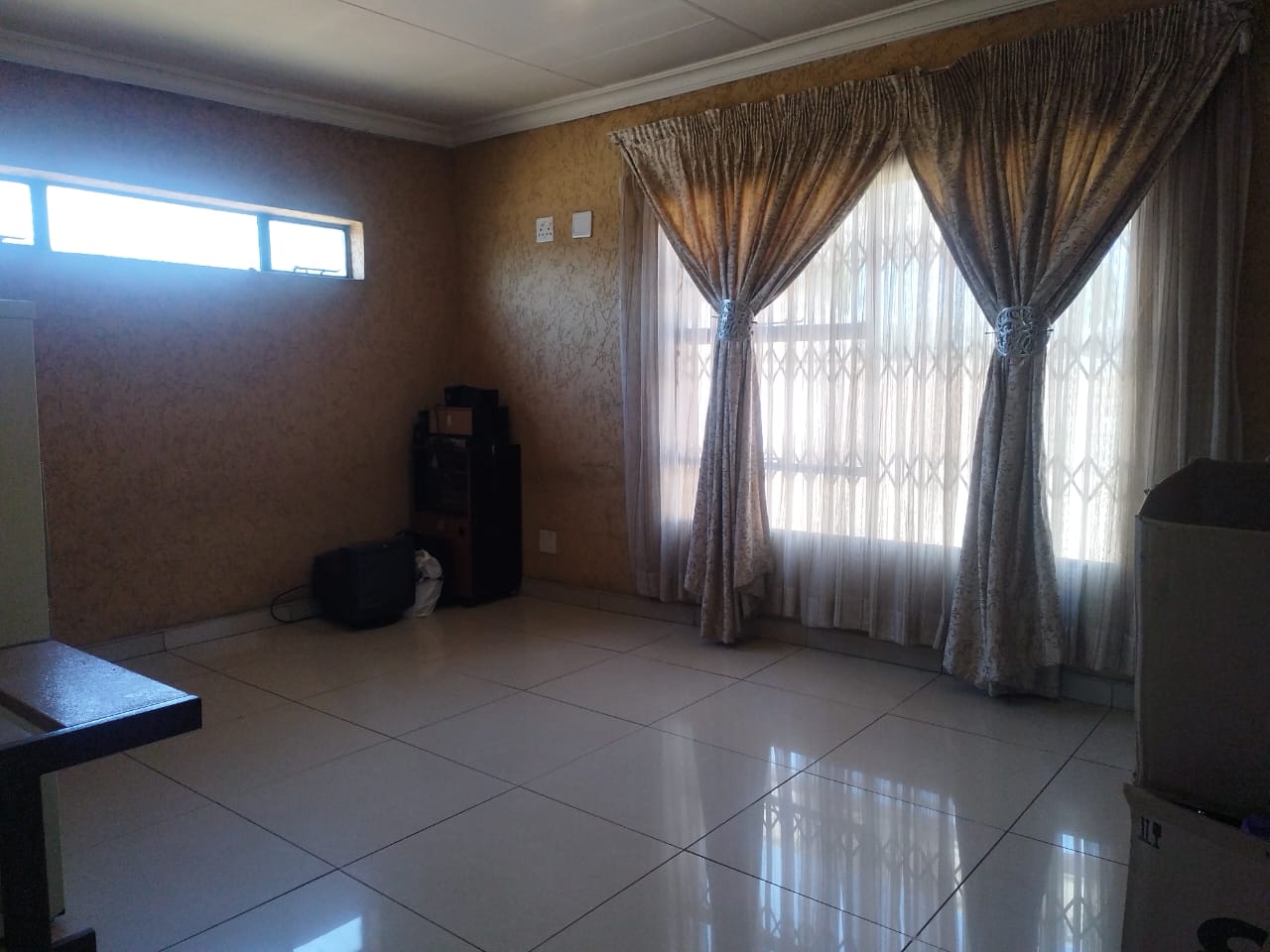 4 Bedroom Property for Sale in Klippoortje Gauteng