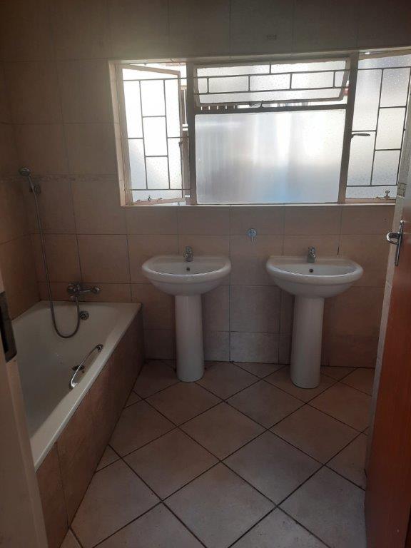 7 Bedroom Property for Sale in Meyerspark Gauteng