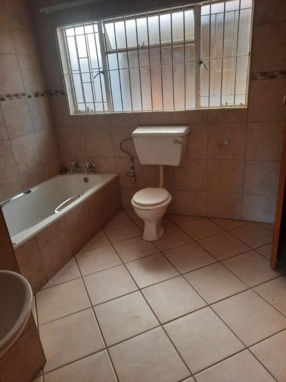 7 Bedroom Property for Sale in Meyerspark Gauteng