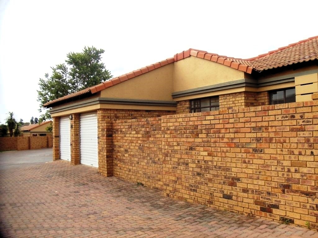 To Let 3 Bedroom Property for Rent in Equestria Gauteng