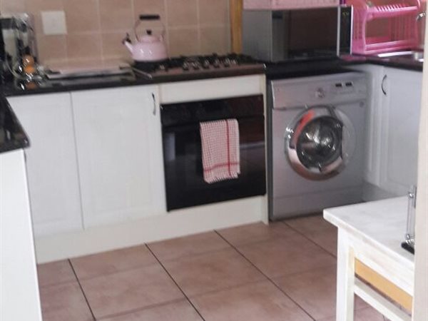 To Let 2 Bedroom Property for Rent in Broadacres Gauteng