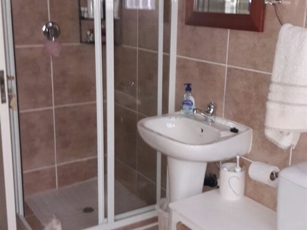 To Let 2 Bedroom Property for Rent in Broadacres Gauteng